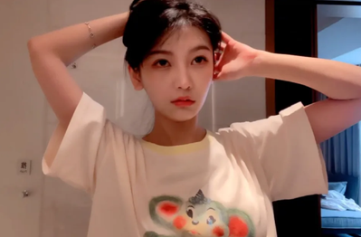 Nữ streamer xinh đẹp "tức nước vỡ bờ" vì bị giục cưới khiến nhiều fan nam "vỡ mộng"