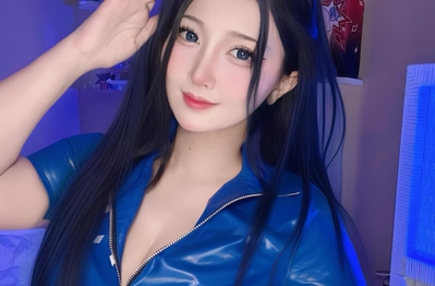 Gái xinh khiến fan One Piece nức nở, tung "cú đúp" cosplay nóng bỏng