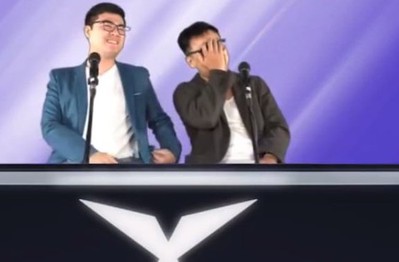 Hai BLV hàng đầu gặp sự cố lộ hậu trường "thiếu vải" ngay trên sóng livestream, người xem đứng hình