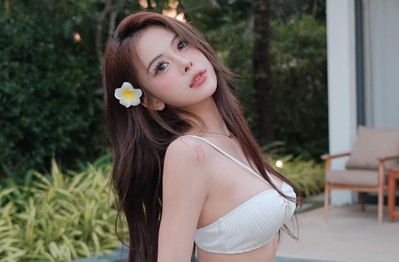 TikToker Hà Môi tung bộ sưu tập loạt ảnh diện bikini hút mắt, nóng hơn cả thời tiết!