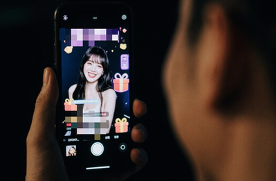 Chồng donate gần 60 tỷ cho các "em gái" streamer, còn nghẹn ngào "đổ lỗi" khi vợ đòi ly hôn