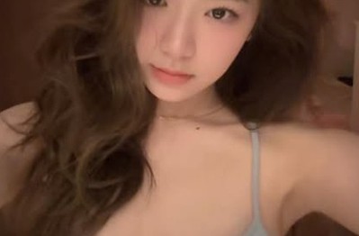 Linh Ka đổi gu, chăm khoe eo thon "con kiến"