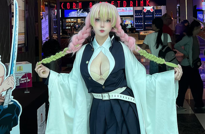 Cosplay ngay giữa trung tâm thương mại, hot girl trở thành tâm điểm chú ý của cộng đồng mạng