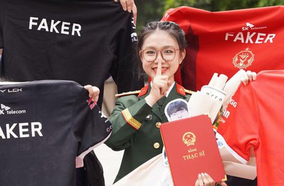 Fan nữ T1 "flex" tờ A4 đỉnh cao, "vía" thơm được cộng đồng mạng xin nhiệt tình!