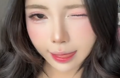 Mai Dora nháy mắt nũng nịu, khoảnh khắc "xâm chiếm" trái tim fan nam