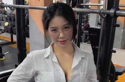 "Thoát vai" nữ gymer quen mặt, hot girl thả dáng dịu dàng khiến người xem ngỡ ngàng vì... không quen