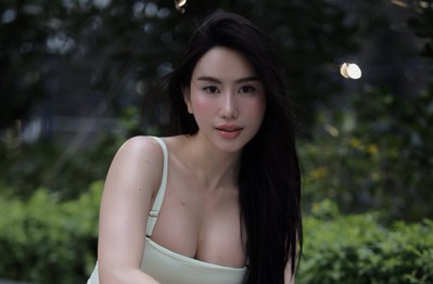 Bạn thân Lê Bống "khoe" thành tựu giữ dáng, sau Tết vẫn tự tin diện đồ hở eo