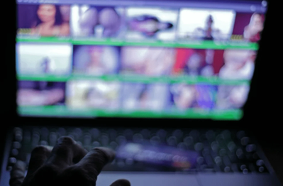 Tưởng "xem vụng" web đen là không ai biết? 7 dấu hiệu smartphone "biến chất" tố cáo bạn đã lọt vào tầm ngắm của hacker!