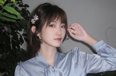 Nữ MC danh tiếng LPL thay đổi ngoại hình khiến fan ngỡ ngàng