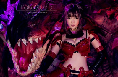 Bỏng mắt với cosplay nữ quái vật cực gợi cảm