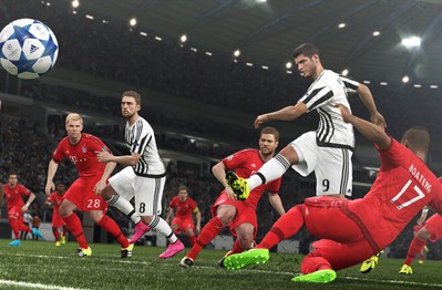PS4 tại Việt Nam bất ngờ bán chạy như tôm tươi nhờ PES 2016