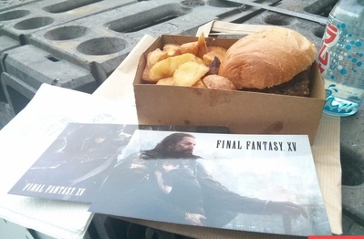 Lạ mắt với món bánh burger Final Fantasy XV