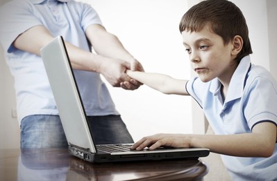 Cho con chơi game là sáng suốt: Ông Trương Gia Bình đẩy trẻ vào vòng nguy hiểm?