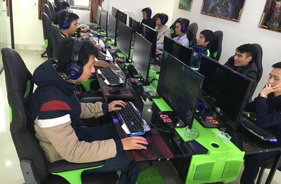Có PC khủng chơi được mọi game ở nhà, nhưng tôi vẫn ra quán net cùng bạn bè