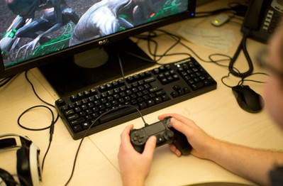 Sau tất cả, tay cầm PS4 đã chính thức chơi được game PC