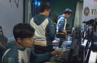 Fan hâm mộ Bắc Mỹ thất vọng tột độ với trận thua thứ 2 của Team Liquid: chơi đến 8 năm vẫn không hiểu mấy thứ cơ bản