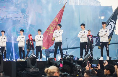 Vô địch CKTG 2018, tuyển thủ Invictus Gaming chọn vị tướng nào để làm trang phục vinh danh?