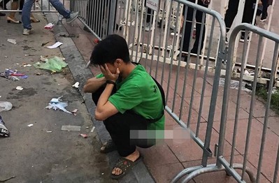 Xót xa anh chàng game thủ, vượt hàng trăm cây số xuống Mỹ Đình hẹn bạn gái mạng để rồi bị cho leo cây tới bật khóc