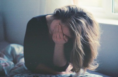 Người yêu cũ năn nỉ xin quay lại ngoài cửa, cô gái phũ phàng gọi cả công an phường đến "thu xếp"