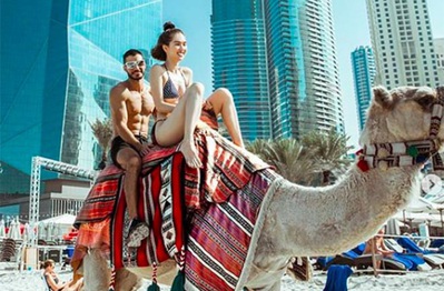 Ngọc Trinh tiếp tục khoe ảnh diện nội y 2 mảnh khi cưỡi lạc đà tại Dubai