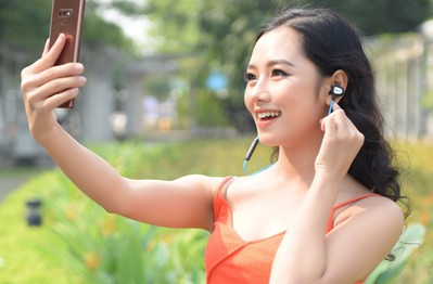 Tai nghe Bluetooth đáng mua dành cho game thủ, chỉ 290k bass khỏe, pin trâu, dáng thể thao
