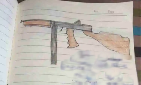 Quá lú lẫn, game thủ trẻ tuổi vẽ hẳn album súng ra vở để học thuộc lòng khiến cư dân mạng sững sờ vì quá đẹp
