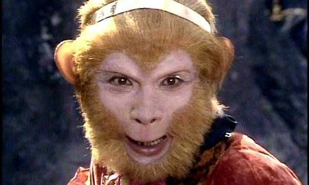 Chưa cần mở lời, nữ yêu quái này đã khiến Tôn Ngộ Không sụt sùi nước mắt, tha thiết quỳ lạy rồi... đập chết