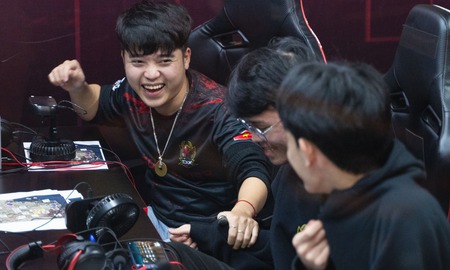 Một đội tuyển Esports nổi tiếng của Việt Nam được fan hứa donate 100 triệu đồng