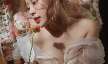 "Rosé bản Việt" khoe nhan sắc cực phẩm, lộ lưng trần quyến rũ, dự sẽ theo chân Gấm Kami?