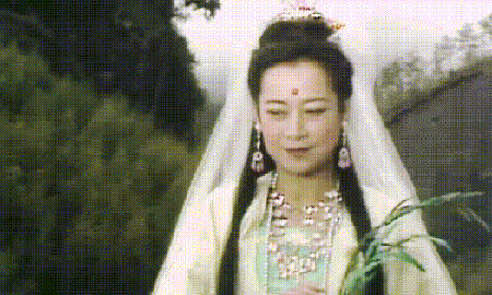 “Quan Âm Bồ Tát” được công chúng quỳ lạy, thờ cúng liên tục gặp chuyện lạ