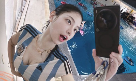 Bộ ảnh World Cup "dưới nước" của cô nàng hot girl đang "gây bão" CĐM