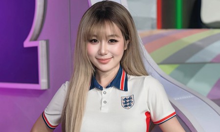 Tuyên bố "tất tay" vào tuyển Anh, hot girl Nóng cùng World Cup khiến CĐM xao xuyến