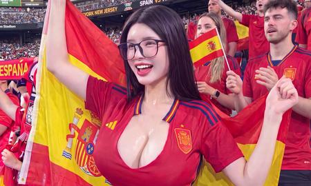 Biến hình thành fan girl Tây Ban Nha, hot coser khiến MXH mê mệt