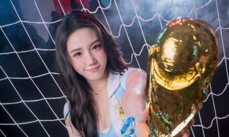 Tây Ban Nha vô địch nhưng Messi mãi ở trong tim, hot girl "lên đồ" ăn mừng khiến CĐM thích thú