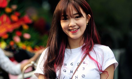 Nữ game thủ “mê game hơn mê trai” tái xuất trong clip mới