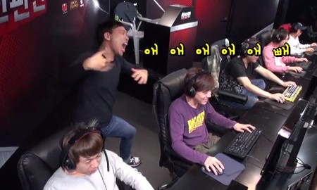 Liên Minh Huyền Thoại: Khi huấn luyện viên "động viên" học trò