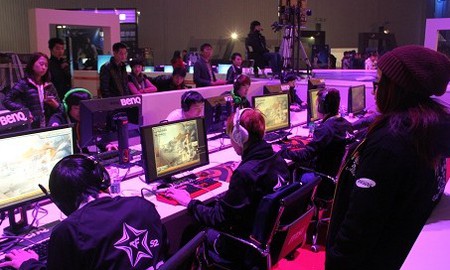 Gamer Đột Kích làm gì để kiếm tiền từ đam mê?