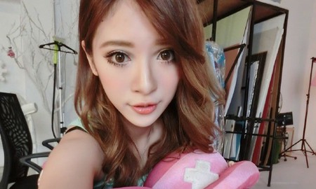 Chuyện lạ: hot girl Trung Quốc mò sang Việt Nam chơi game online