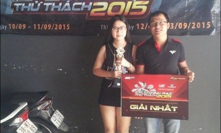 Nữ game thủ Đột Kích gây sốc vì bắn sniper quá đỉnh