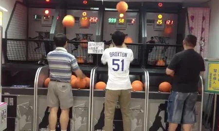 Game thủ bóng rổ xèng bá đạo nhất quả đất