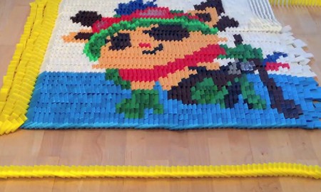 Liên Minh Huyền Thoại ghép kỳ công từ 44 nghìn mảnh Domino