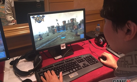 Sờ tận tay Đại Chiến Titan trước ngày ra mắt 1/2 tại Việt Nam