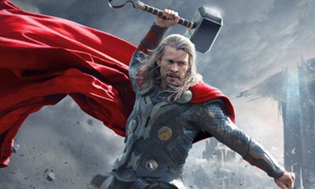 Fan Marvel tại Việt Nam tranh cãi dữ dội về chiếc búa thần của Thor
