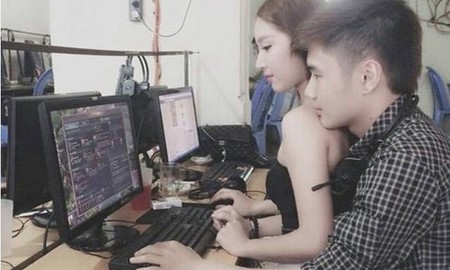 Cảm động cặp đôi game thủ Việt kỷ niệm 300 ngày yêu nhau nhờ game