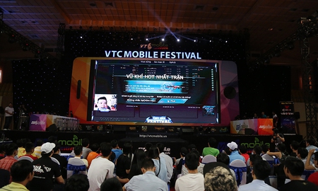 Truy Kích showmatch “đốt cháy” sân khấu VTC Mobile Festival