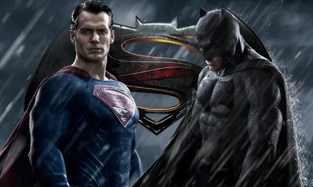 Đạo diễn Batman V Superman nói gì khi bị đem ra so sánh với Marvel