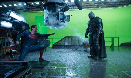 Sự khác biệt giữa cảnh quay trước và sau kỹ xảo của Batman v Superman