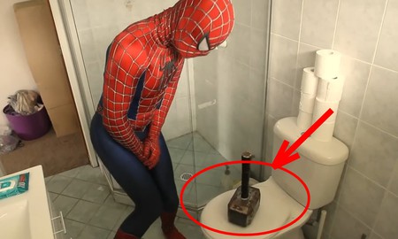 Hài hước với clip Spider-Man bị Thor troll khi buồn đi vệ sinh