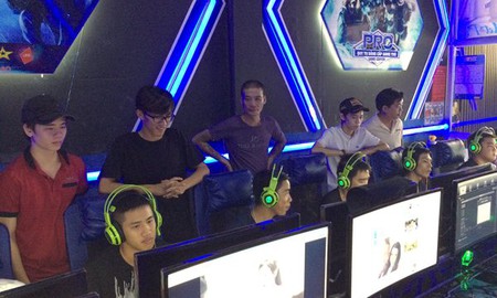 Đột Kích: Cùng nghe PikaAndBear của Centuries Net chia sẻ bí kíp bắn Attacker