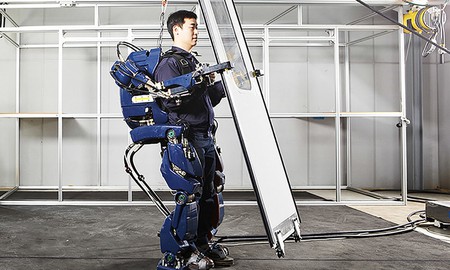 Có khung xương robot này, bạn sẽ khỏe chẳng kém gì siêu chiến binh Call of Duty